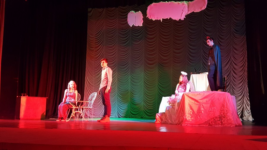 Лясковският театър представи премиерно „Малка любовна драма” в навечерието на Деня на самодееца
