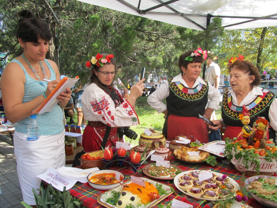 Над 200 гозби сготвиха за Десети път във фестивала „Пъстра трапеза в Джулюница”