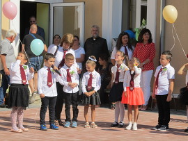 В училищата на община Лясковец тържествено откриха…